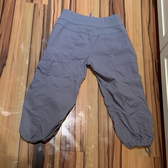 Lululemon grey studio crops - Picture 2 of 6